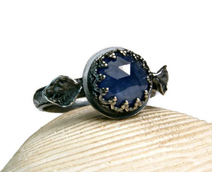 زفاف - Black Silver Blue Sapphire Leaf Ring, September Birthstone Jewelry, Rose Cut Natural Sapphire Gemstone Ring