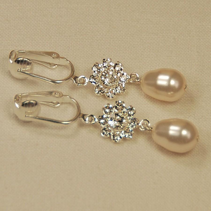 Hochzeit - Clip On Rhinestone and Pearl Earring, Clipon Earring, Swarovski Elements Clip On Earring, Bridal Earring, Bridesmaid, Rhinestone Flower