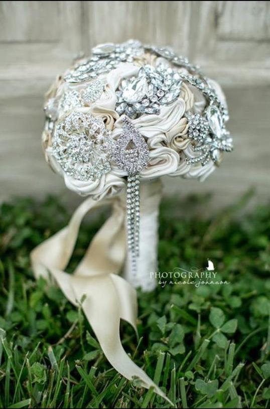 Hochzeit - Champagne, Ivory, & Antique White Satin Rose Brooch Bridal Bouquet