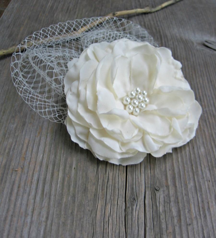Wedding - Bridal bun flower veil Bridal ivory flower Wedding flower fascinator Bridal bun hair comb Tulle hairpiece Bridal blusher Bun wrap veil