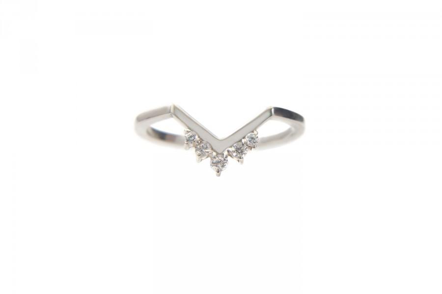 زفاف - White gold diamond chevron ring, stacking V ring, unique 14k gold wedding band or everyday jewelry