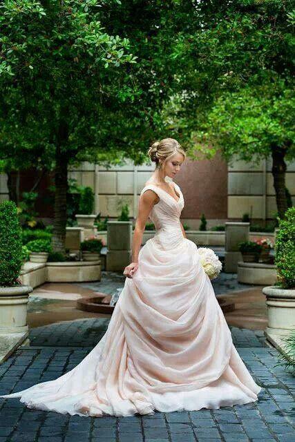 زفاف - 50 Beautiful Non-Traditional Wedding DressesWho Says You've Got To Wear White On Your Wedding Day?