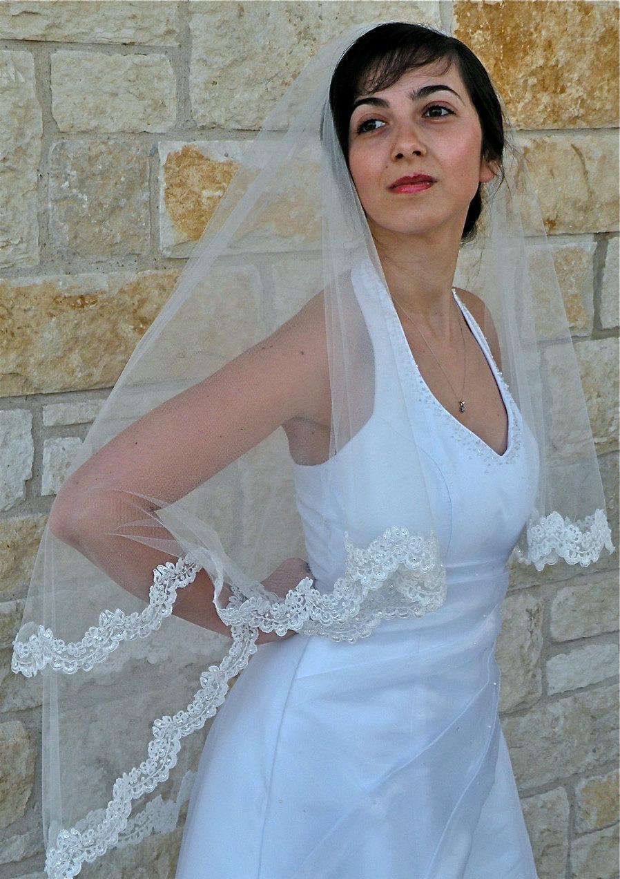 Mariage - Lace  Veil in two Tier  with Beaded alencon lace edge, fingertip length of 40"