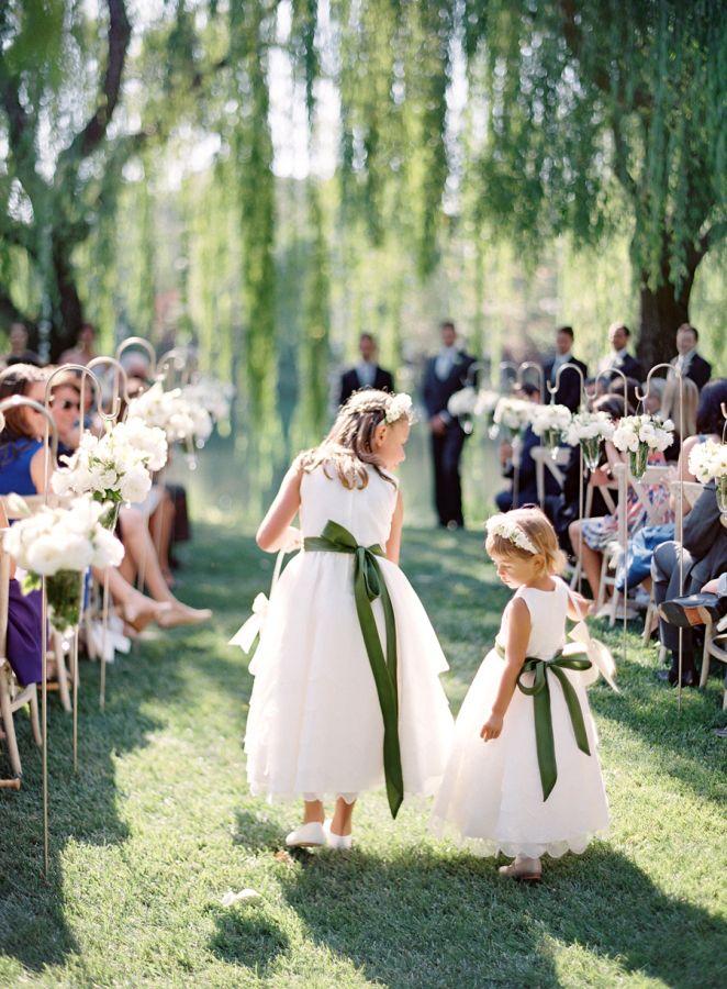 Свадьба - Summer Willow Tree Wedding At Black Swan Lake