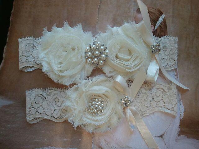 زفاف - SALE - Shop Best Seller- Wedding Garter Set- Ivory Flowers on a Ivory Lace with Pearl & Rhinestone - Style G291