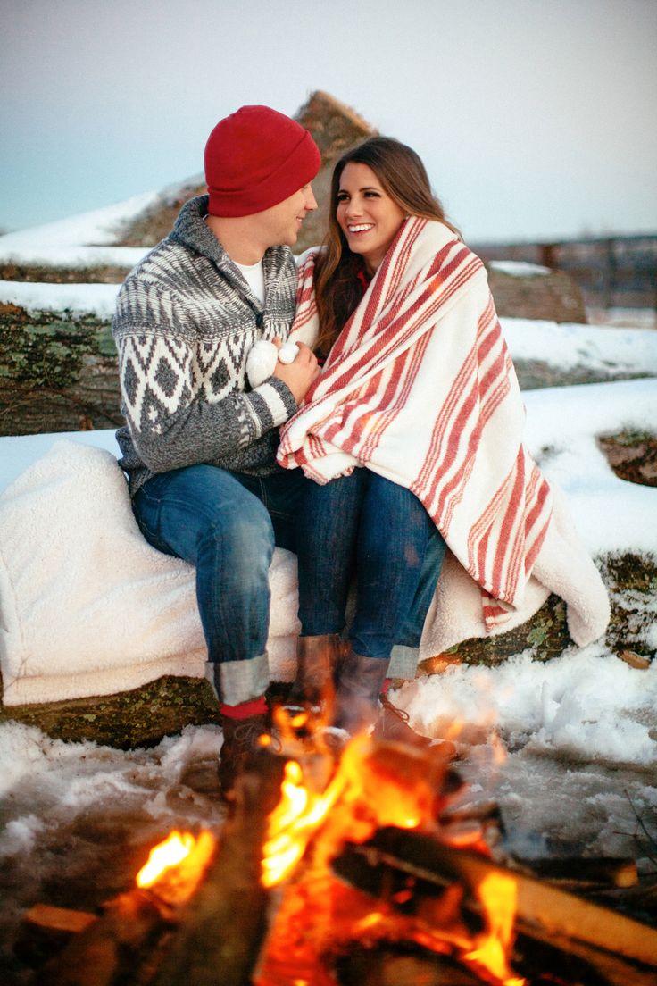 Hochzeit - Winter Engagements To "Accidentally" Share With Your Man
