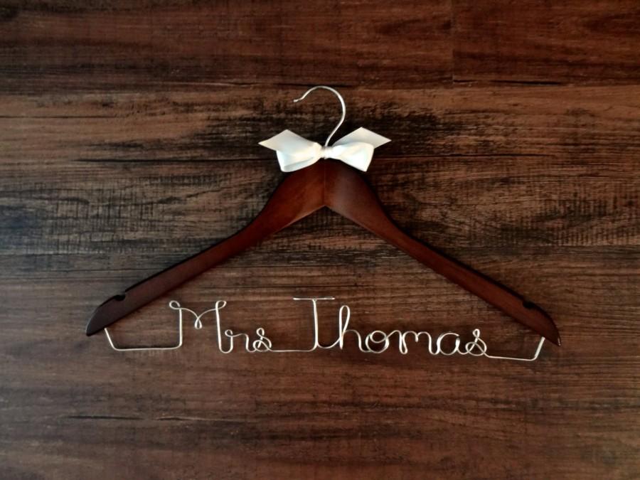 Hochzeit - Personalized Mrs. Hanger - Wedding Dress Hanger, Name Hanger in Cherry