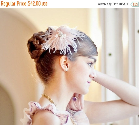 Hochzeit - Blush Bridal Fascinator, Wedding Headpiece, Bridal Hair Accessory, Blush Hair Piece with Rhinestones, Lace, Blush Feather Hair Clip