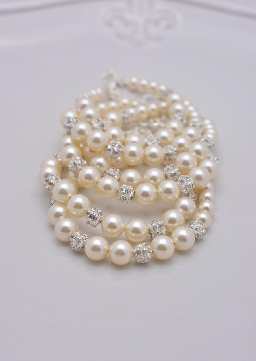 Hochzeit - Set of 5 Ivory Pearl Bracelets, 5 Bridesmaid Bracelets, Cream Pearl Bracelets, Ivory Pearl and Rhinestone Bracelets, 5 Bridesmaid Gifts 0211