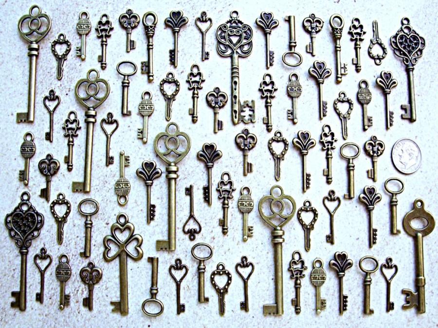 زفاف - 61 Brass Steampunk Skeleton Keys Charms Wedding Beads Supplies Pendant Set Collection Reproduction Vintage Antique