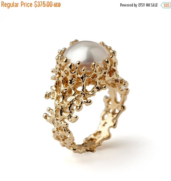 Hochzeit - Black Friday SALE - CORAL Gold Ring, Gold Pearl Ring, Gold Pearl Engagement Ring, Large Pearl Ring, Pearl Statement Ring, Organic Gold Ring