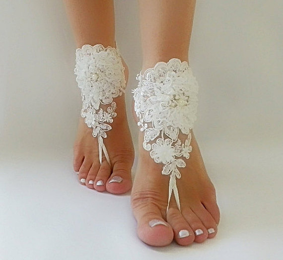 Свадьба - ivory Barefoot , french lace sandals, wedding anklet, Beach wedding barefoot sandals, embroidered sandals.