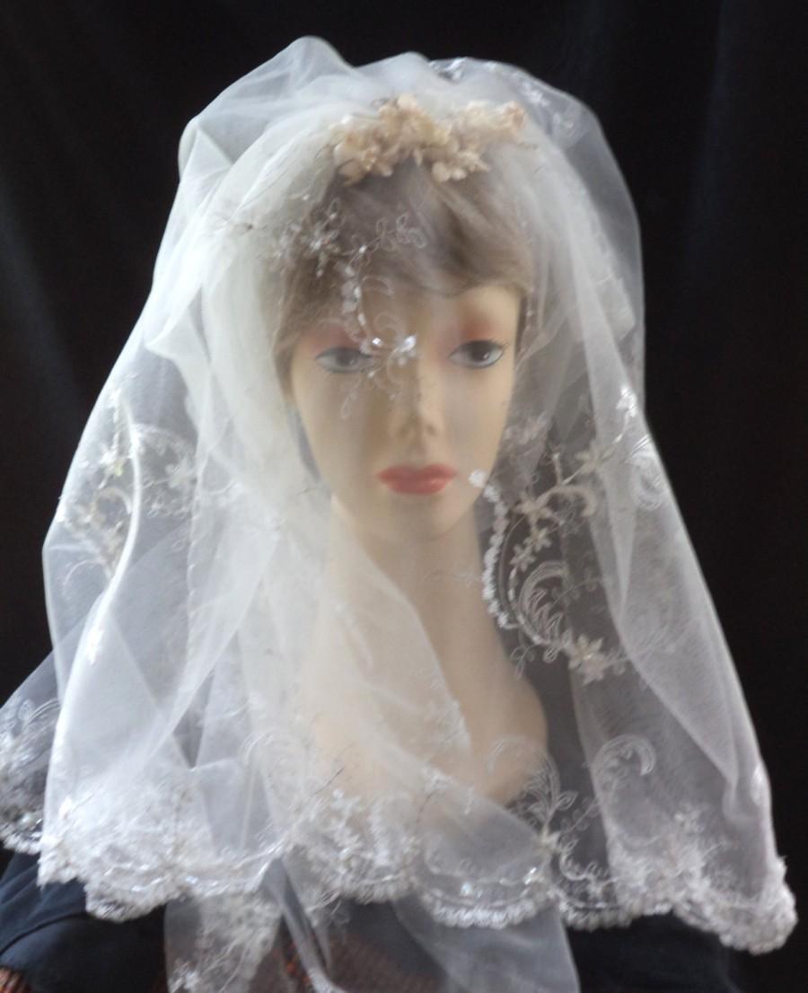 Mariage - Bridal Veil  Fingertip Embroidered Tulle Vintage Flower Comb