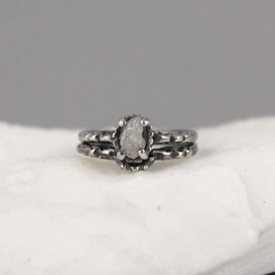 زفاف - Matching Engagement Ring and Wedding Band - Rough Diamond Rings - Dark Finish - Raw Diamond Wedding Set-Antique Filigree Style-Wedding Rings