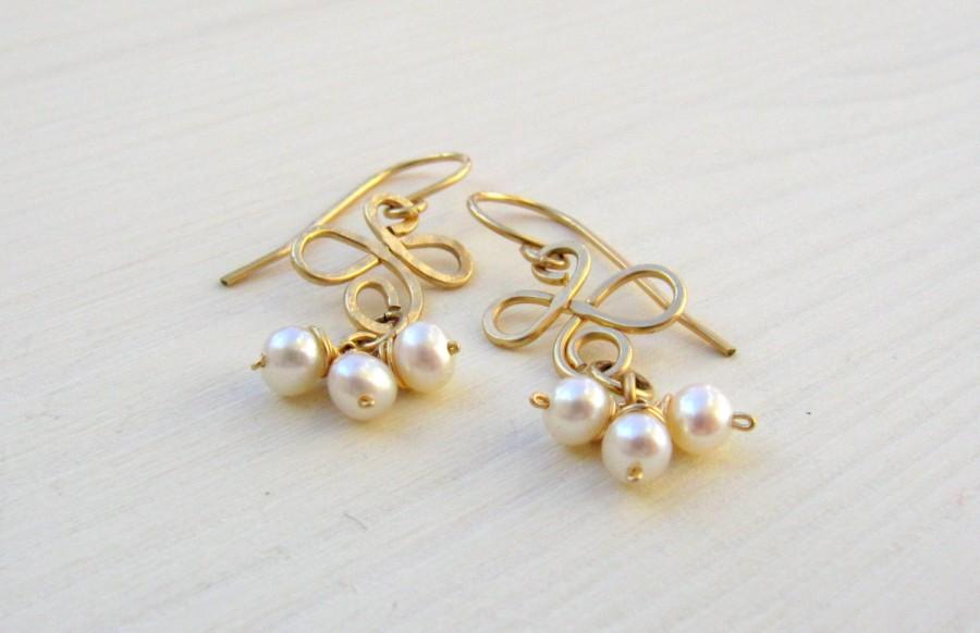 Hochzeit - Pearl dangle earrings. Bridal jewelry. Gold bridal earrings. Wedding pearl earrings. Bridal gift. Gold dangle earrings.