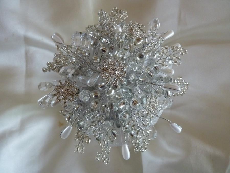Hochzeit - Bridesmaids bouquet, winter wedding, snowflake bouquet, silver bouquet, beaded bouquet, brooch bouquet, wedding bouquet, Christmas wedding