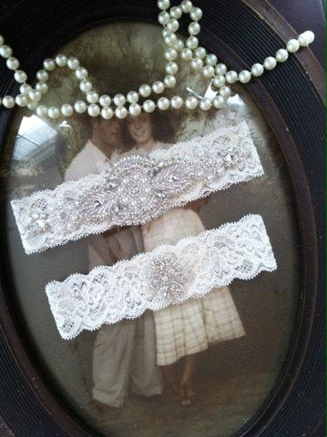 Свадьба - SALE-Wedding Garter-Bridal White-Ivory Lace Garter Set-Rhinestone Garter-Applique Garter-Vintage-Bridal Garter- Vintage Garter - Toss Garter