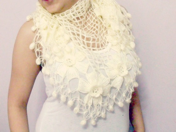 زفاف - Cream Wedding shawl-Bridal shawl-Flower Mohair Triangle Shawl