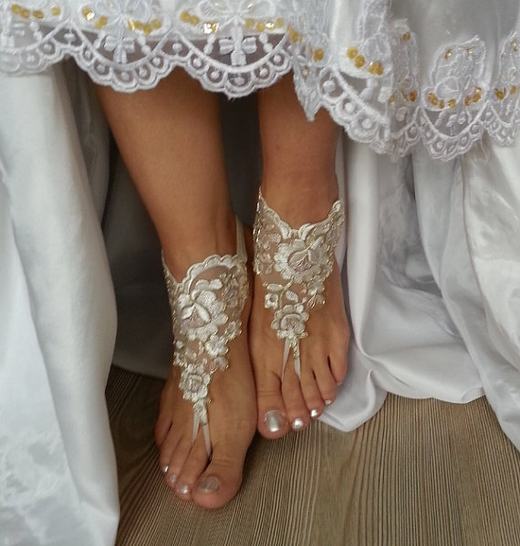 Mariage - ivory gold frame Beach wedding barefoot sandals, Ivory Barefoot Sandals, Sexy, Yoga, Anklet , Bellydance, Steampunk, Beach Pool