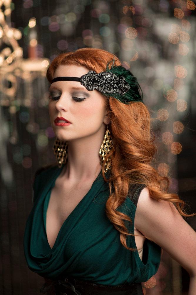 Hochzeit - Green 1920s Headpiece, Great Gatsby HeadpPiece, 20s Headdress, Flapper Headband, Green Feathers with Black Beaded Fascinator