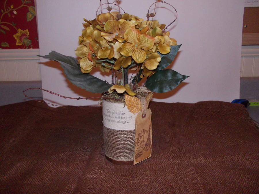 Hochzeit - Floral arrangement, wedding centerpiece,gift,home decor, office, rustic, hydrangea, burlap, hostess gift,grab gift,birthday,secretary day