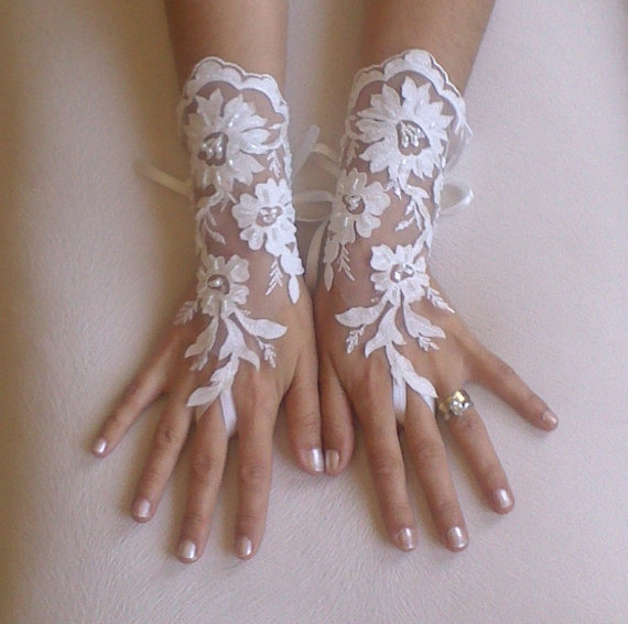 Unique Very Elegant Ivory And 3D Flower Wedding Gloves Bridal Gloves