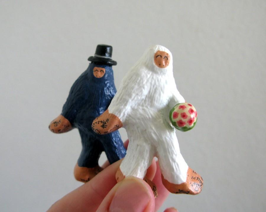 Mariage - Wedding Cake Toppers - Small Super Fancy Bigfoot and The Abominable Snowman Tie the Knot
