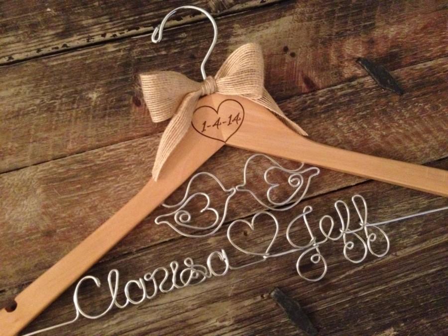 Свадьба - Bridal Hanger / LOVE BIRDS Hanger / Love Birds Wedding / Bride Hanger / Rustic Wedding Hanger / Personalized Hanger / Wedding Hanger
