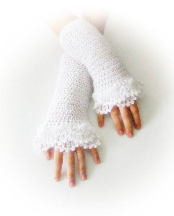 Свадьба - Fingerless Gloves , White, Bridal, Bride, Elegant, Shabby, Chic, Lace gloves, Mittens, Elegantly, Winter,  Wedding gloves, Bridal gloves