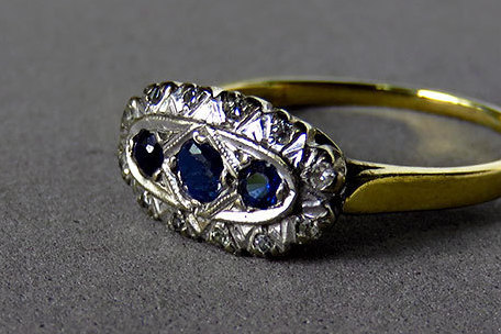 Hochzeit - Art Deco Sapphire & Diamond Ring // Trilogy Ring // Past Present and Future Ring
