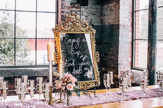 Hochzeit - Skip Chalkboards, For A Glam Wedding Try Mirror Signs! - WeddingDash.com
