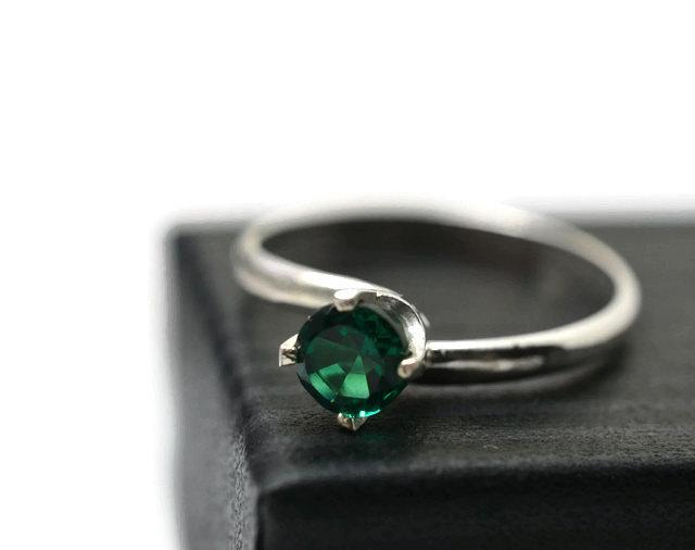 زفاف - Emerald Ring, Simple Engagement Ring, Sterling Silver Twist Ring, Green Gemstone Ring