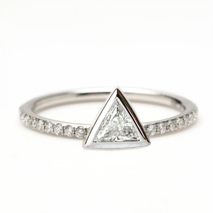 زفاف - 0.2 carat Trillion Diamond ring, Triangle Diamond Ring with pave diamonds, 18k Solid Gold Engagement Ring