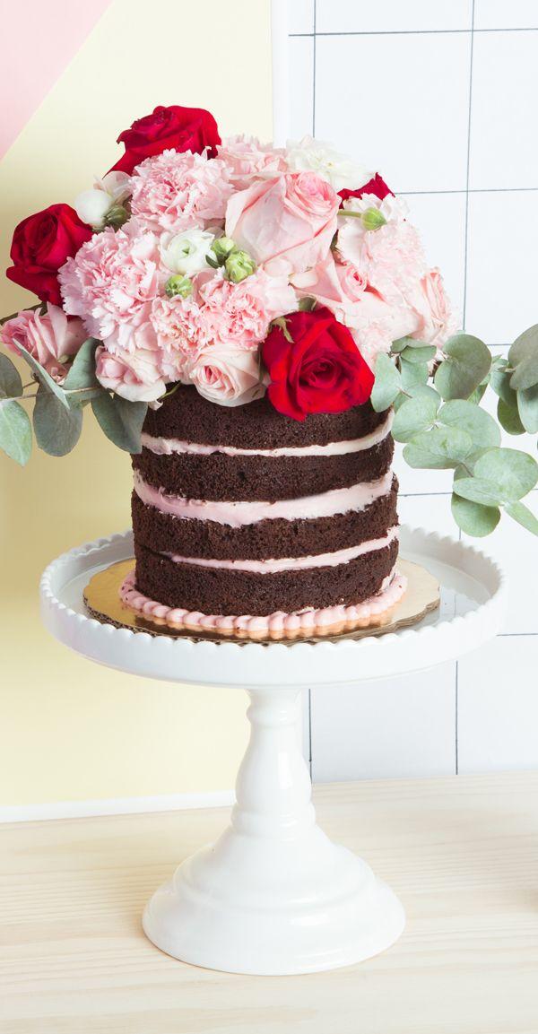 Mariage - Cakes & Cuts: Floral Topped • A Subtle Revelry