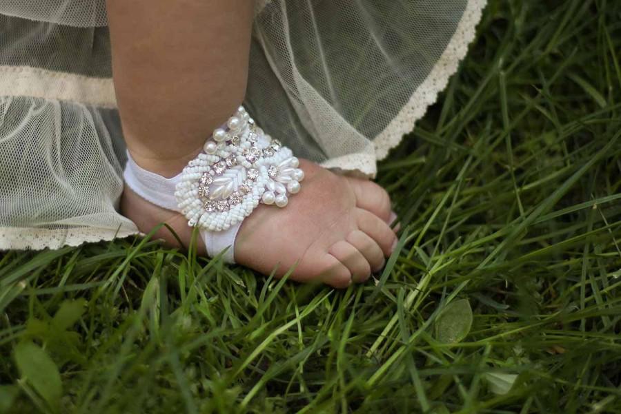زفاف - Baby Barefoot Sandals with pearls, Baby Shoes, Baptism Shoes, Baby Sandals, White Christening Shoes, Ivory baby shoes, Free shipping