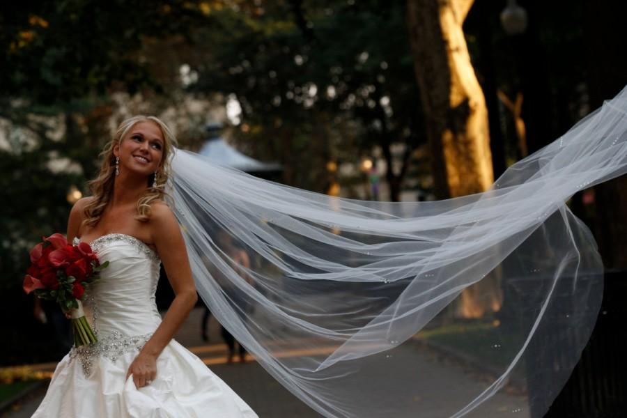 زفاف - 1-tier veil with swarovski crystals, bridal veil, Availabe 90" thru 140" lengths and 160" royal length
