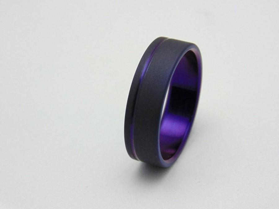 زفاف - Titanium ring with plum crazy purple pinstripe,  Handmade titanium wedding band