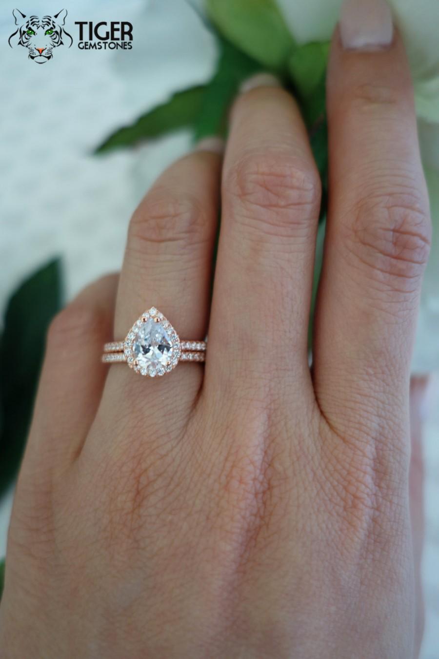 Mariage - 1.5 Carat Pear Cut Halo Engagement Ring & Wedding Band, Flawless Man Made Diamond Simulants, Wedding Ring, Sterling Silver, Rose Gold Plated