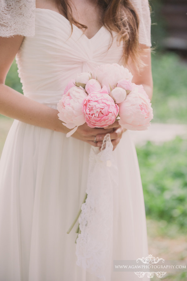 bride and bridesmaid flowers