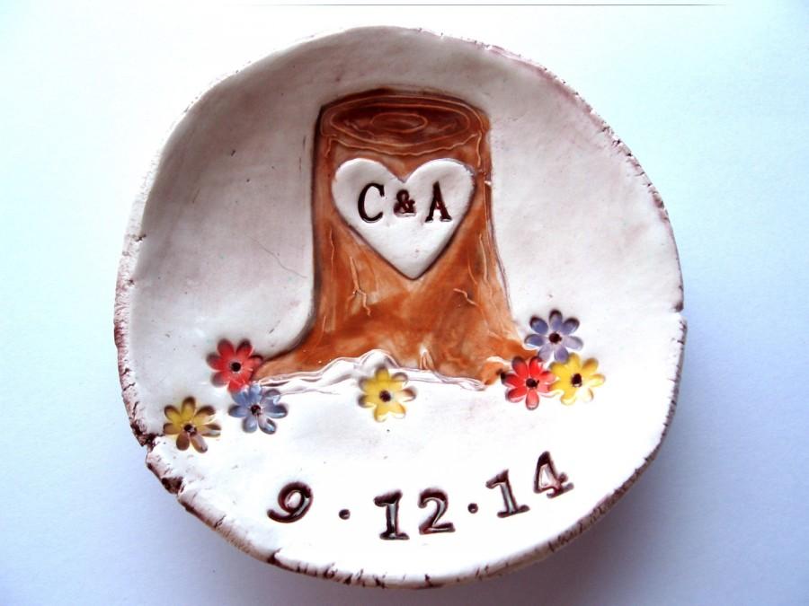 Hochzeit - Tree Stump with Initials Flowers Date and Heart Carved into Tree Dish