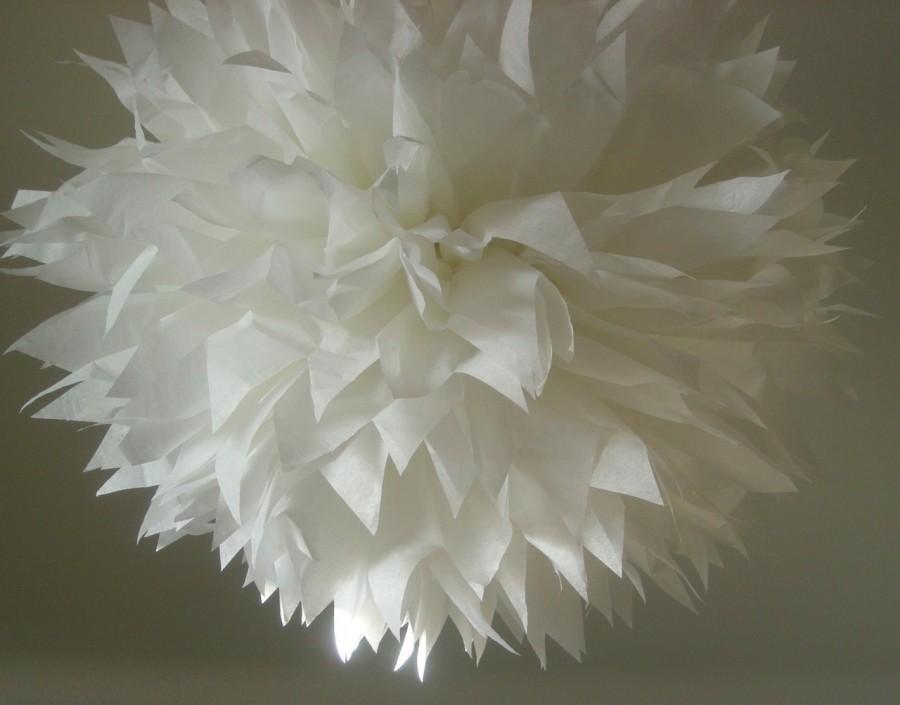 Hochzeit - OPTIC WHITE / 1 tissue paper pom pom / wedding decorations / diy / birthday poms / bar mitzvah decor / baptism party / white pom decorations