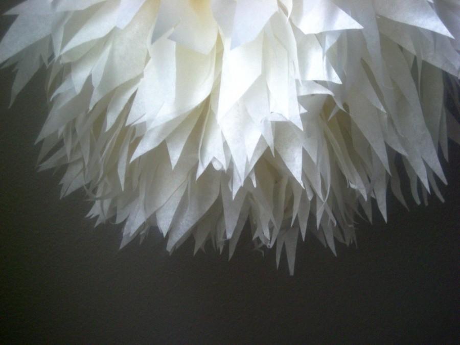 زفاف - IVORY / 1 tissue paper pom pom / wedding decorations / diy / anniversary / baptism / ivory decorations / baby shower / party decoration