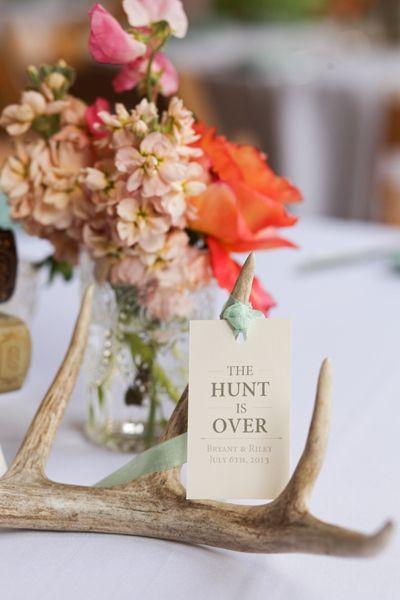 زفاف - Rustic Wedding Idea: Deer Antler Decor  
