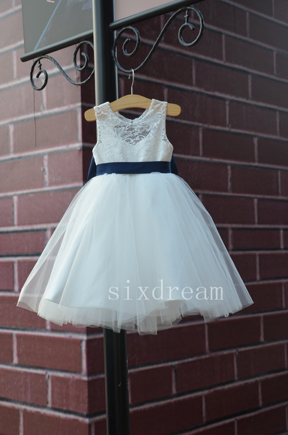 زفاف - Ivory(off white) Lace Flower Girl Dress Navy blue sash/bow Country Wedding Baby Girls Dress Tulle Rustic Baby Birthday Dress