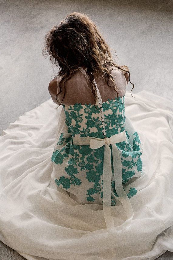 Свадьба - Non-corset Wedding Dress With Vivid Decoration