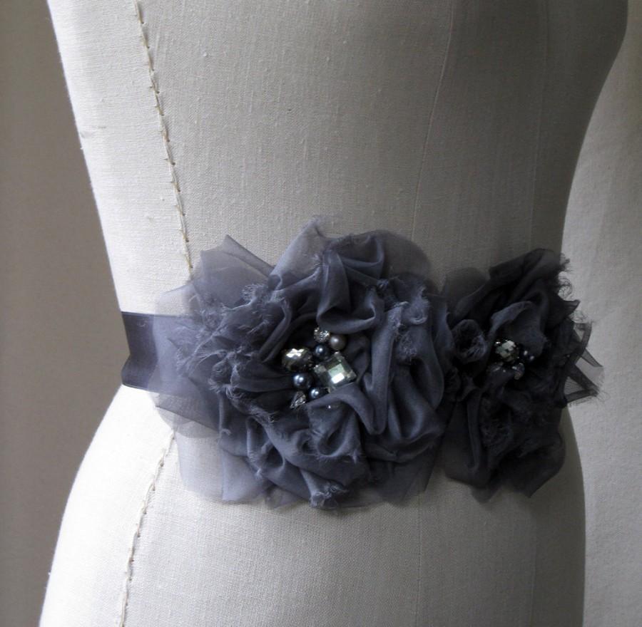 زفاف - Silk Flower  And Ribbon Sash In Slate Gray
