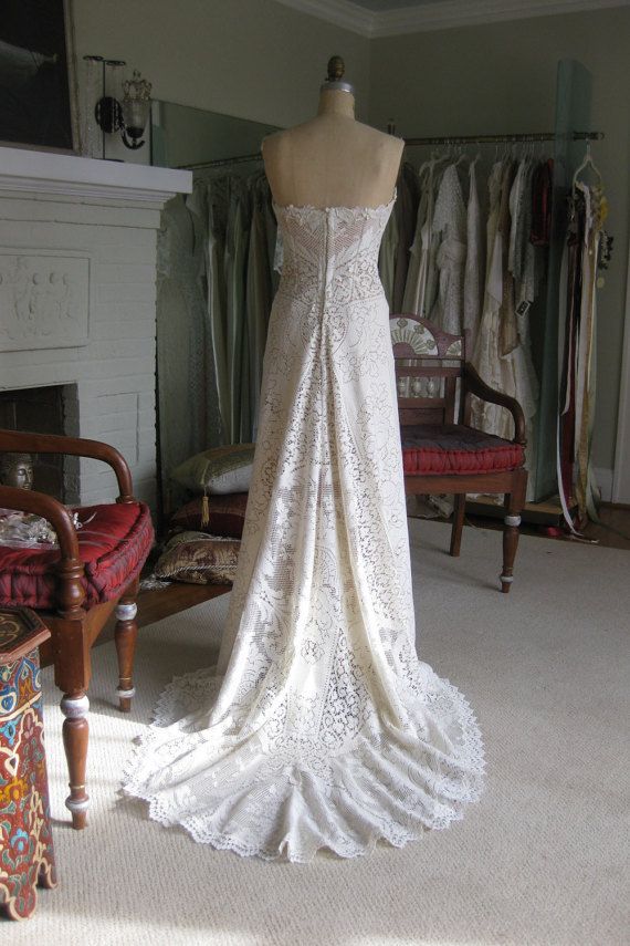 Hochzeit - Strapless Rustic Hippie Vintage Lace Ivory Champagne Wedding Gown