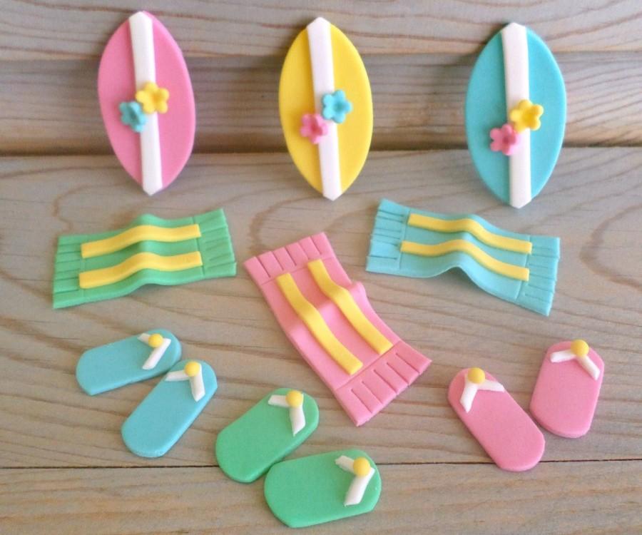 Mariage - Pool Party Cake Cupcake Edible Fondant Decor, Beach Summer Birthday Wedding Baby Shower Toppers, Surfboards Flipflops Towels - set 24