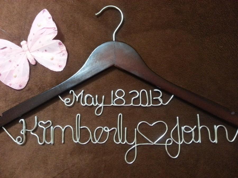 Mariage - Personalized Wedding Hangers, Bridal Hangers,  personalized one line Bride hanger, Name Hanger,Brides Hangers,date on top hanger