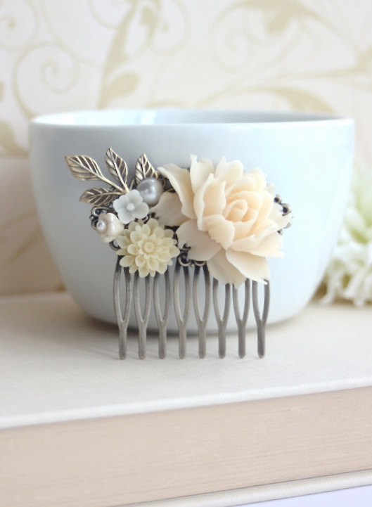 Hochzeit - Soft Ivory Flowers, Ivory Chrysanthemum, Pearl, Brass Leaf Flower Wedding Hair Comb. Bridesmaids Gift Comb, Woodland Country Nature Wedding